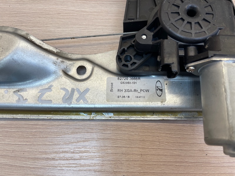 Стеклоподъемник    двери