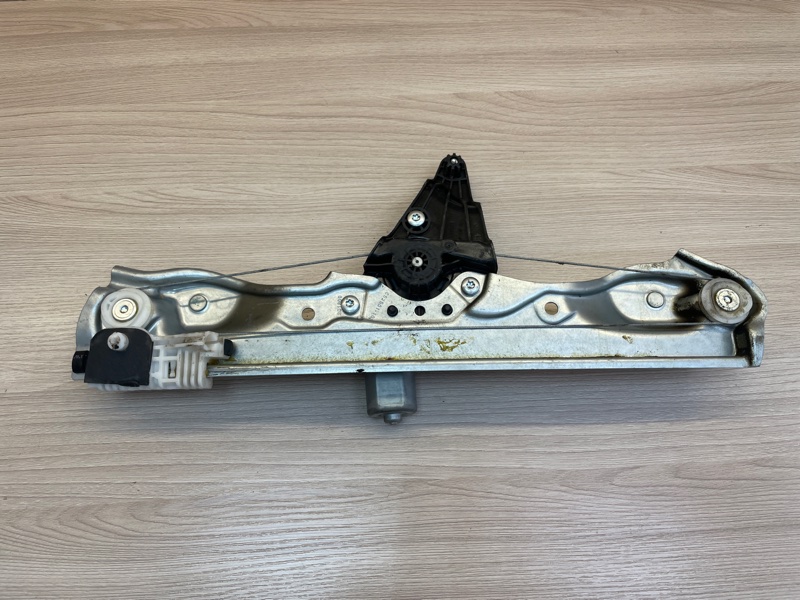 Стеклоподъемник    двери