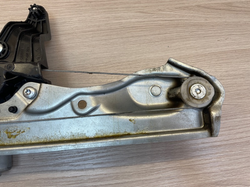 Стеклоподъемник    двери