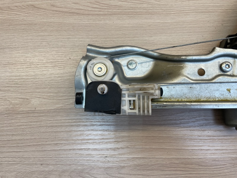 Стеклоподъемник    двери