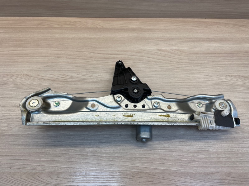 Стеклоподъемник    двери