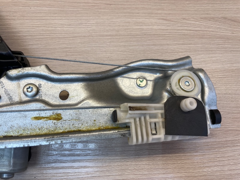 Стеклоподъемник    двери