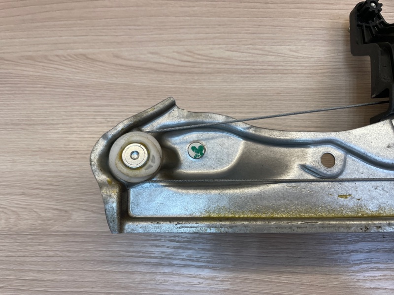 Стеклоподъемник    двери