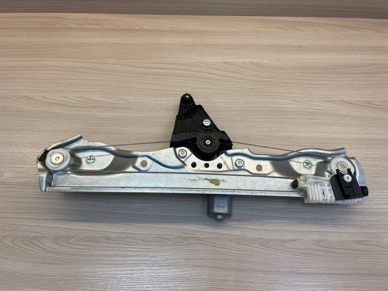 Стеклоподъемник    двери