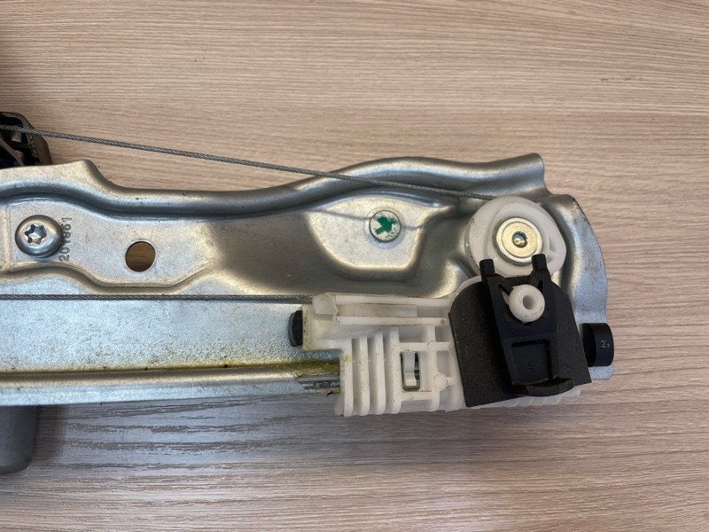 Стеклоподъемник    двери