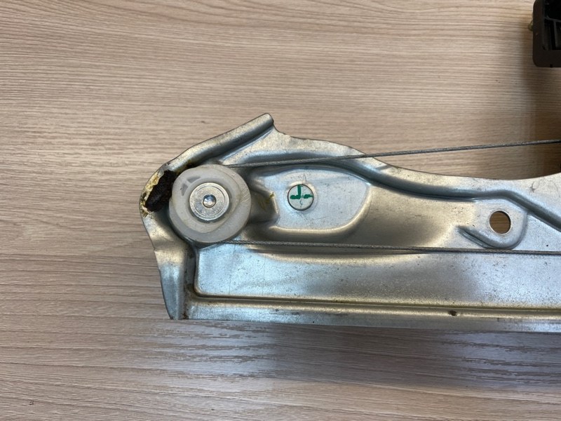 Стеклоподъемник    двери