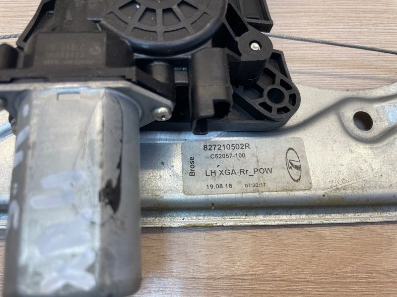 Стеклоподъемник    двери