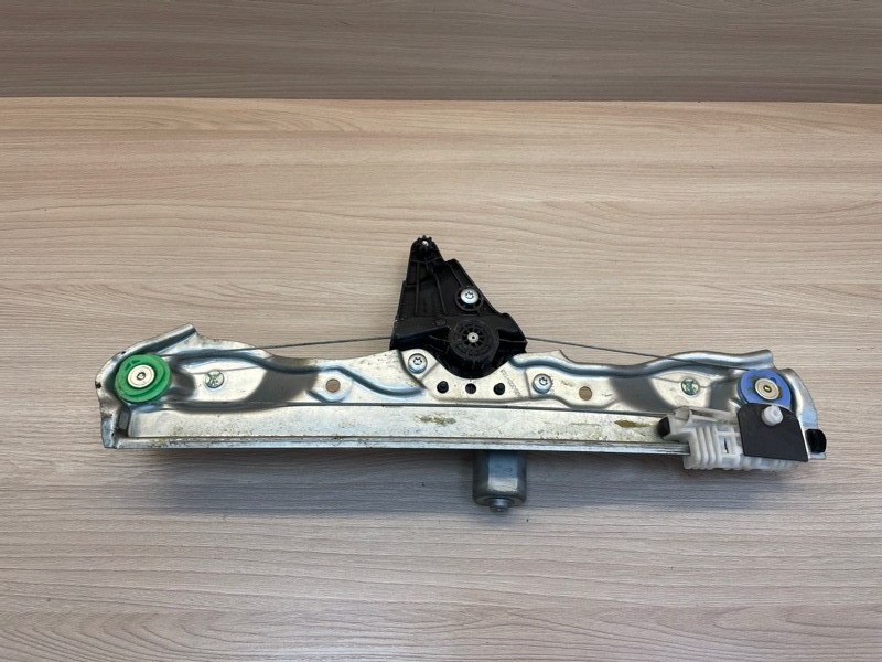 Стеклоподъемник    двери