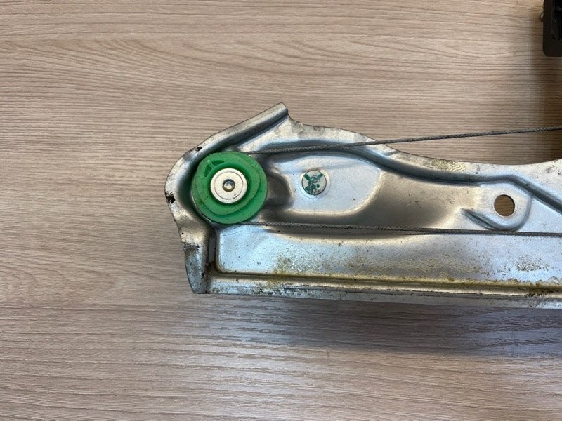 Стеклоподъемник    двери