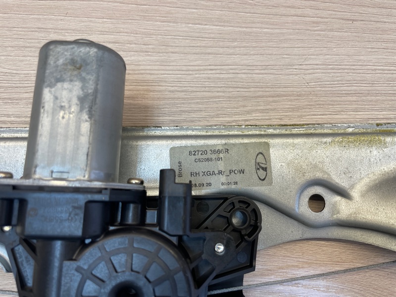 Стеклоподъемник    двери