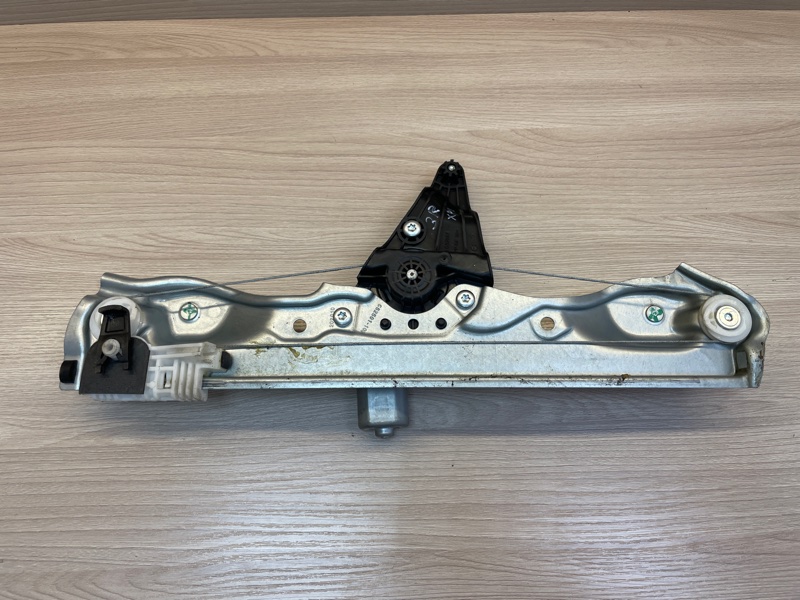 Стеклоподъемник    двери