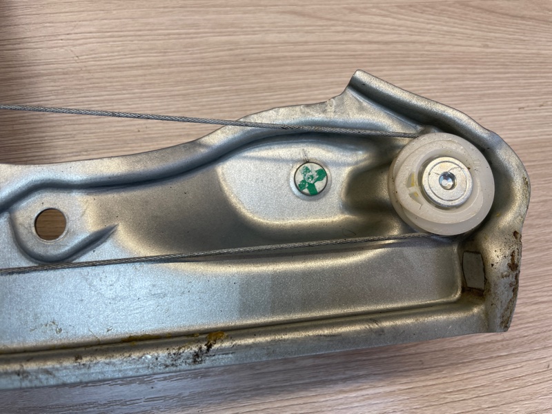 Стеклоподъемник    двери