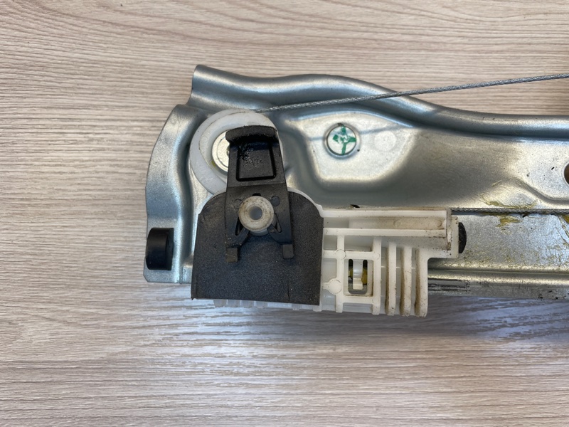 Стеклоподъемник    двери