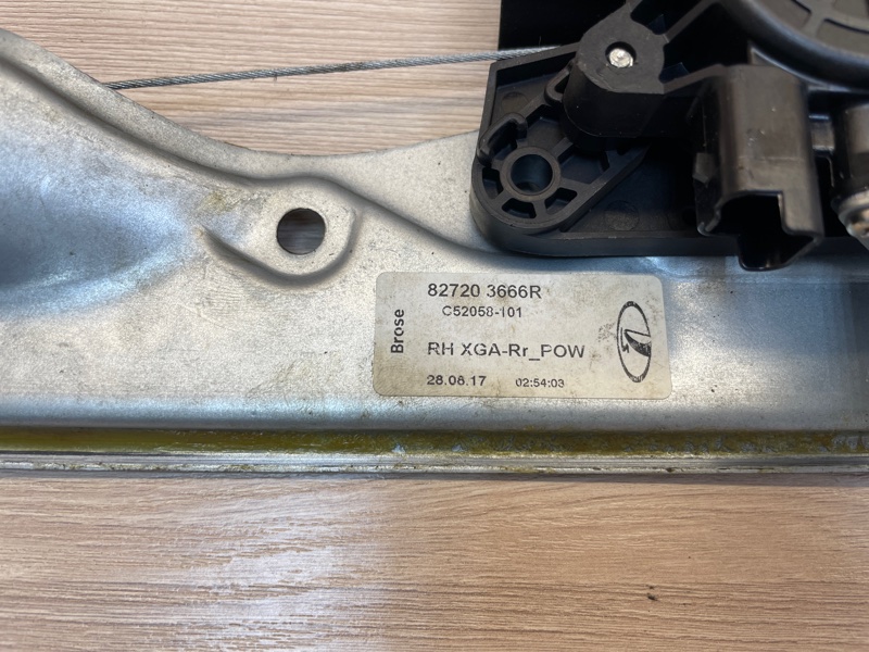 Стеклоподъемник    двери