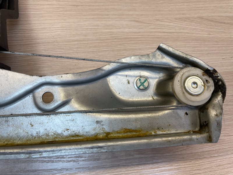 Стеклоподъемник    двери