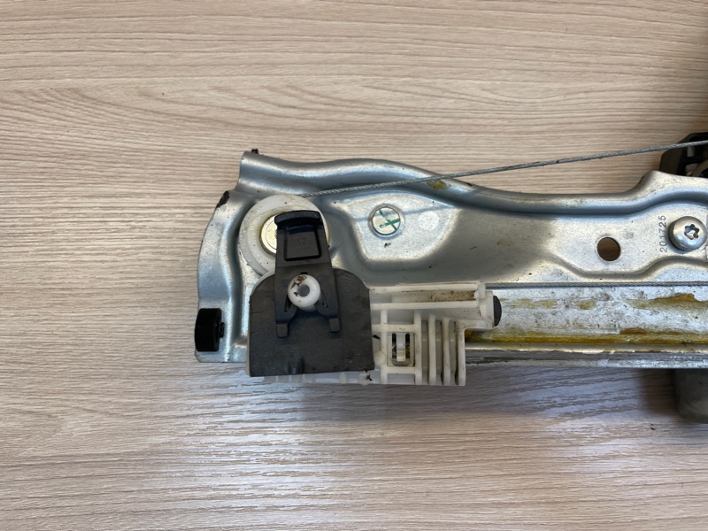 Стеклоподъемник    двери