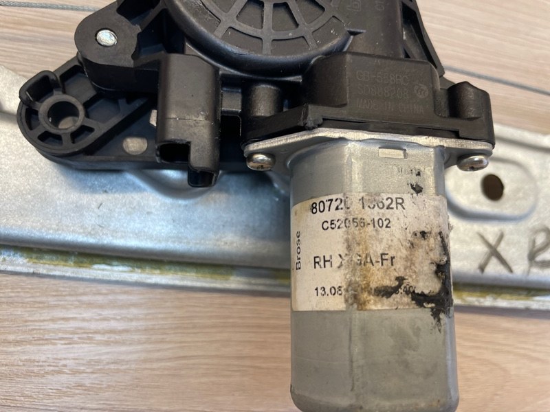 Стеклоподъемник    двери