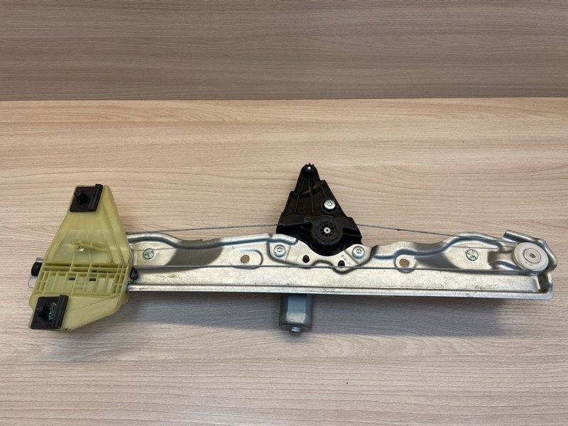 Стеклоподъемник    двери