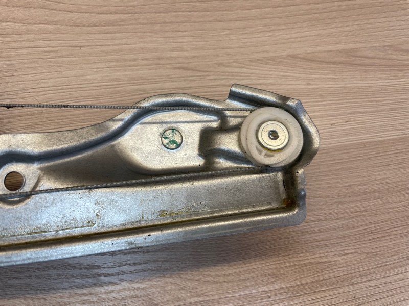 Стеклоподъемник    двери