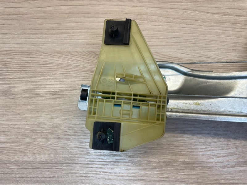 Стеклоподъемник    двери