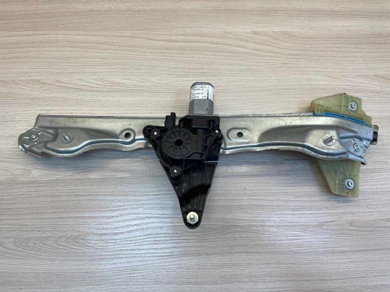 Стеклоподъемник    двери