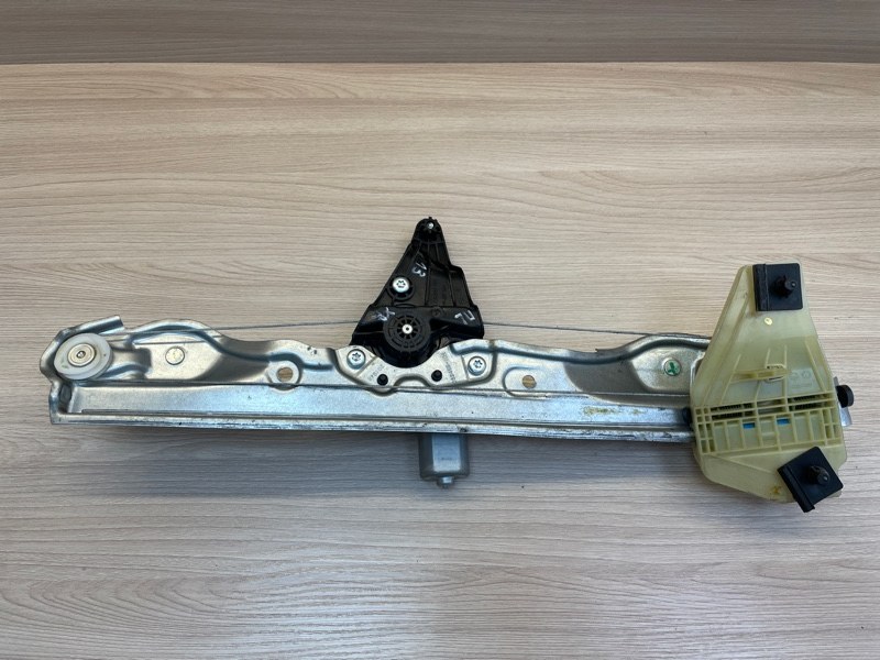 Стеклоподъемник    двери