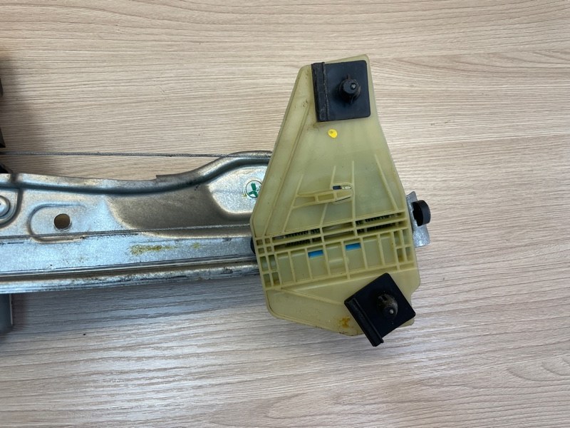 Стеклоподъемник    двери