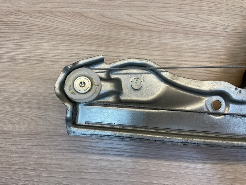 Стеклоподъемник    двери