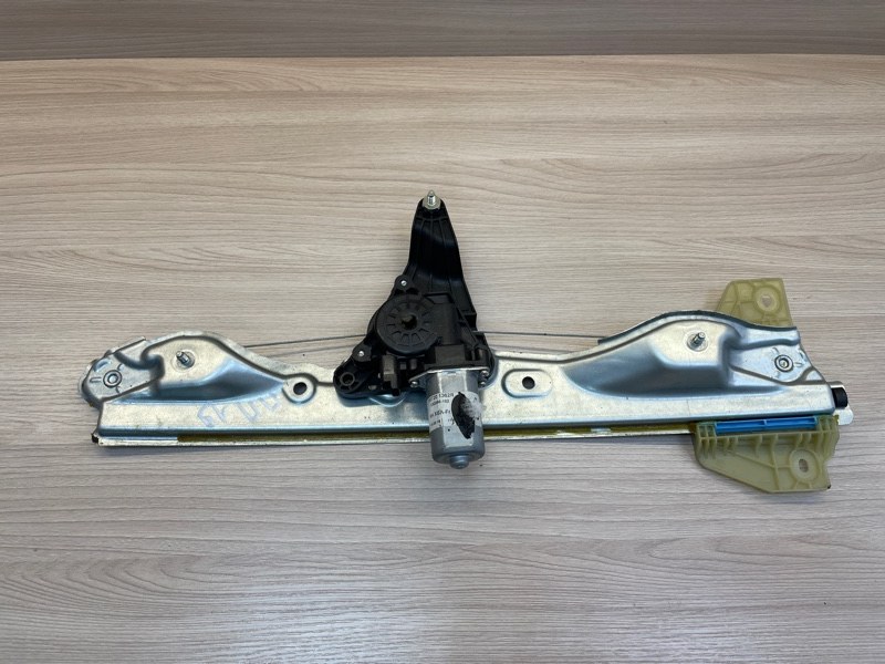 Стеклоподъемник    двери