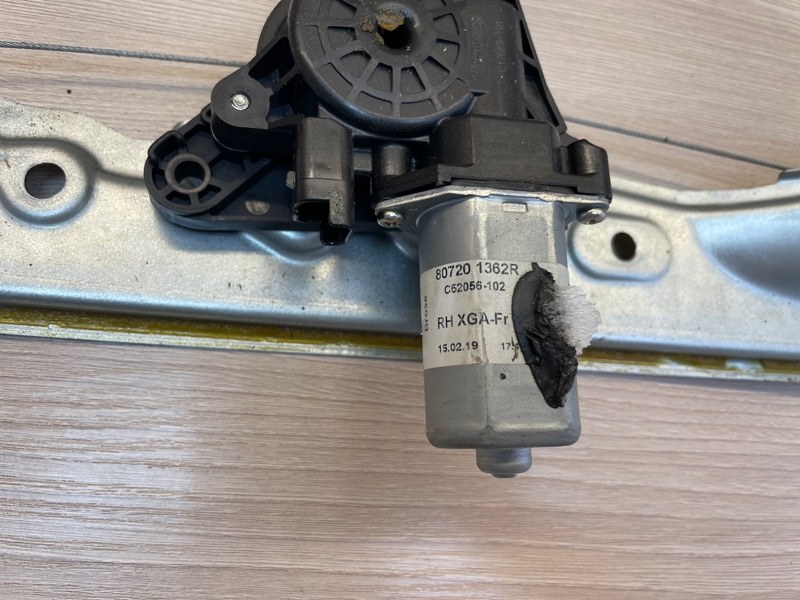 Стеклоподъемник    двери