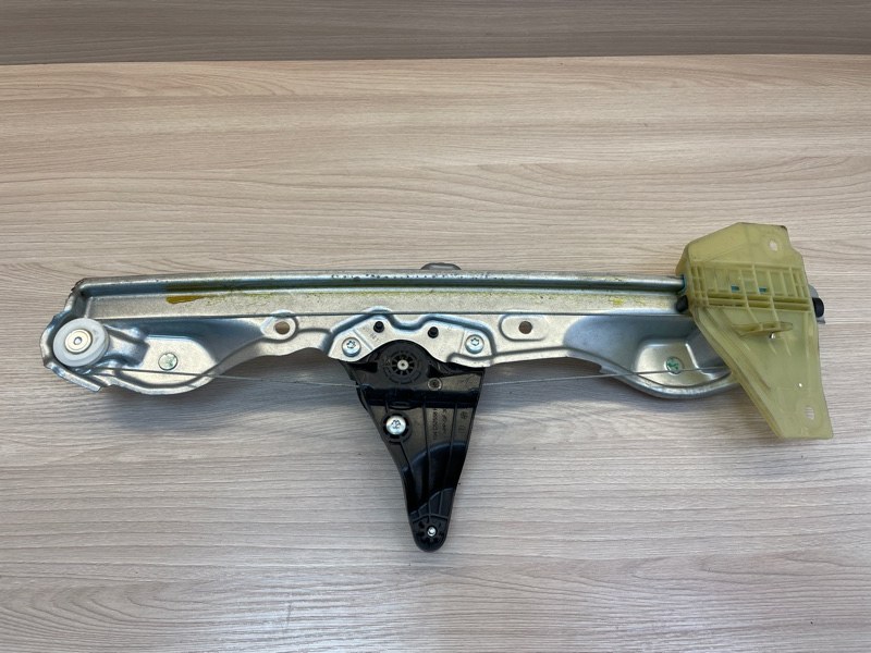 Стеклоподъемник    двери