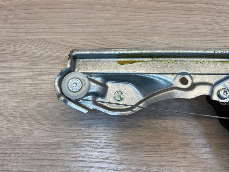 Стеклоподъемник    двери