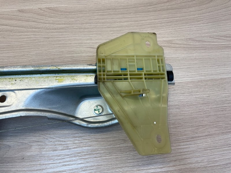 Стеклоподъемник    двери