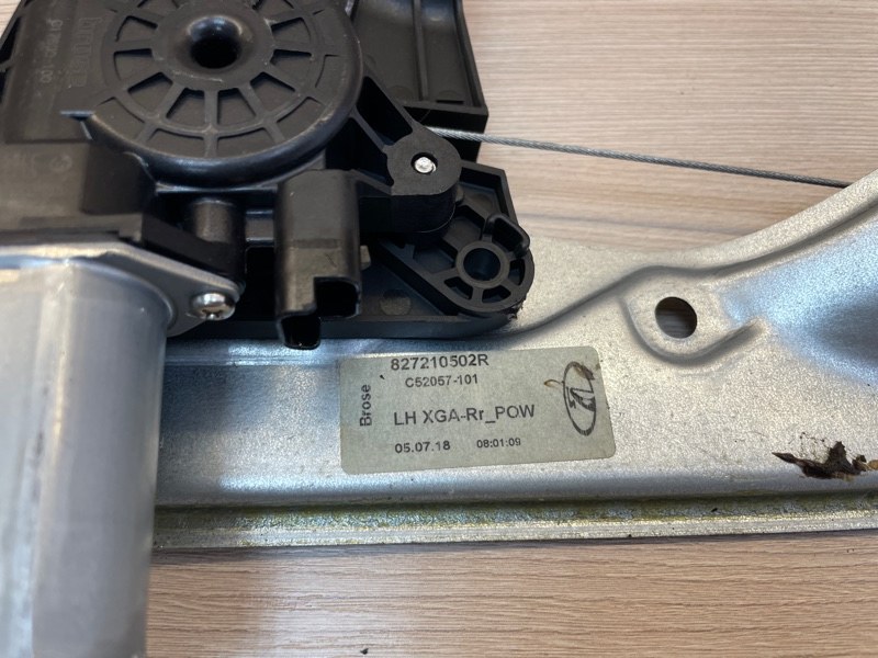 Стеклоподъемник    двери