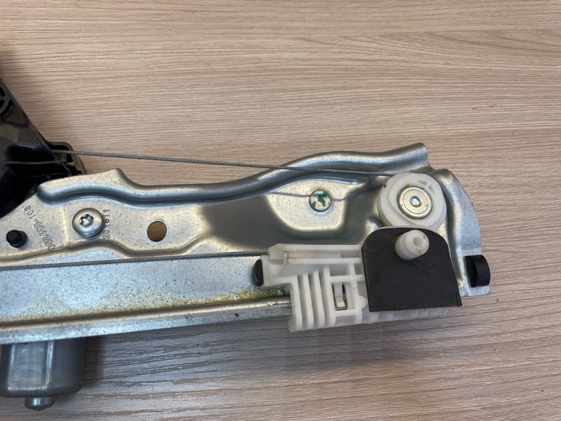 Стеклоподъемник    двери