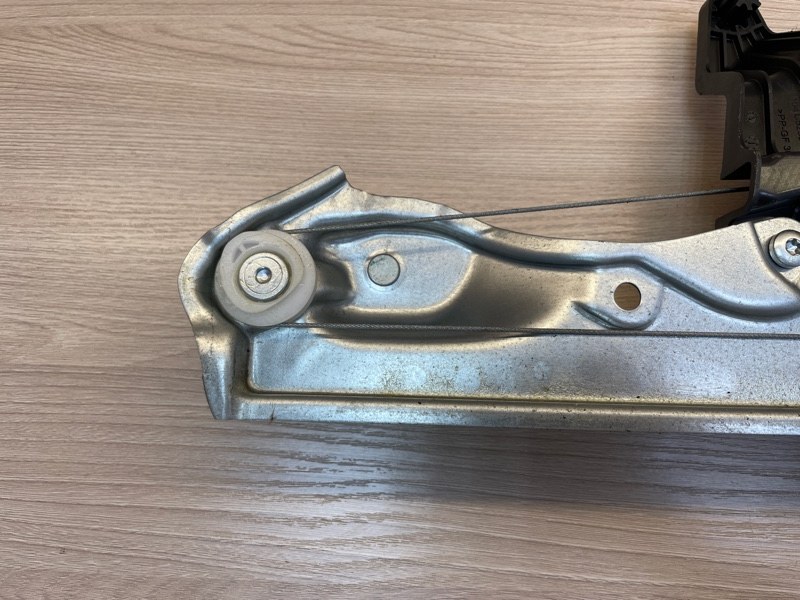 Стеклоподъемник    двери