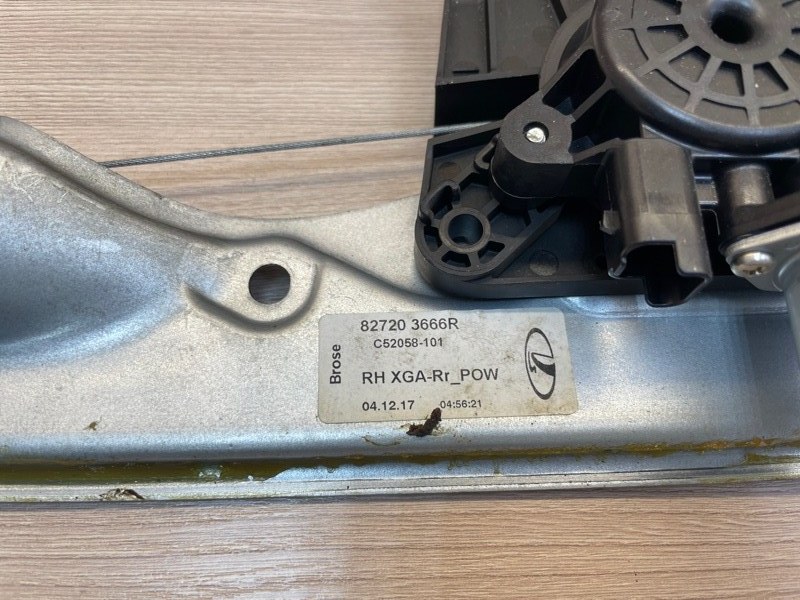 Стеклоподъемник    двери