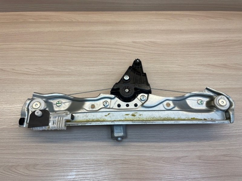 Стеклоподъемник    двери