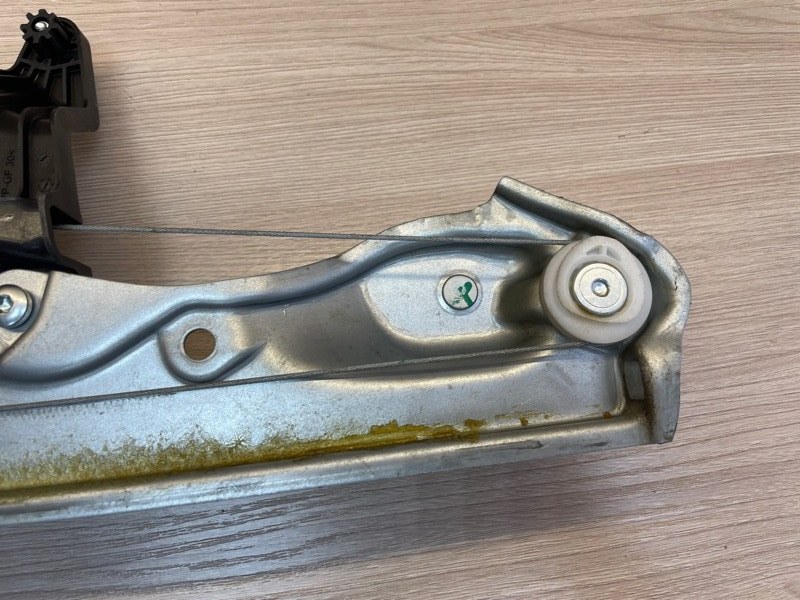 Стеклоподъемник    двери