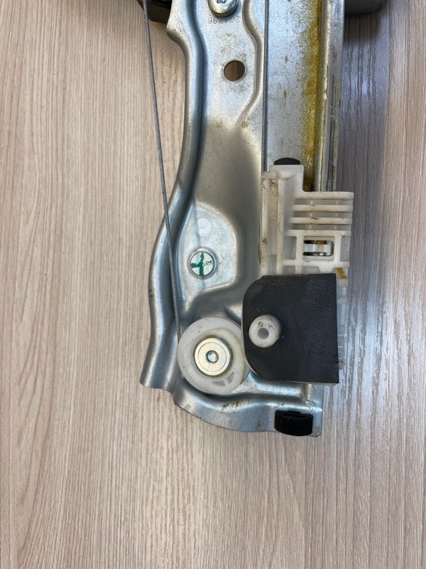 Стеклоподъемник    двери