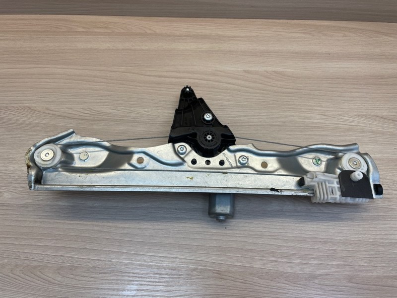 Стеклоподъемник    двери