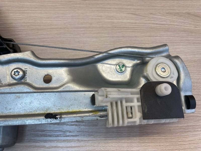 Стеклоподъемник    двери