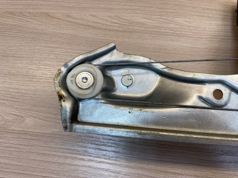 Стеклоподъемник    двери