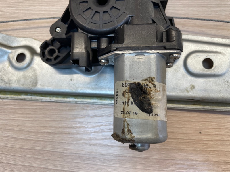 Стеклоподъемник    двери