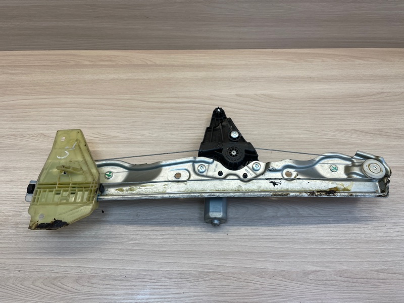 Стеклоподъемник    двери