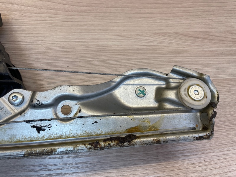 Стеклоподъемник    двери