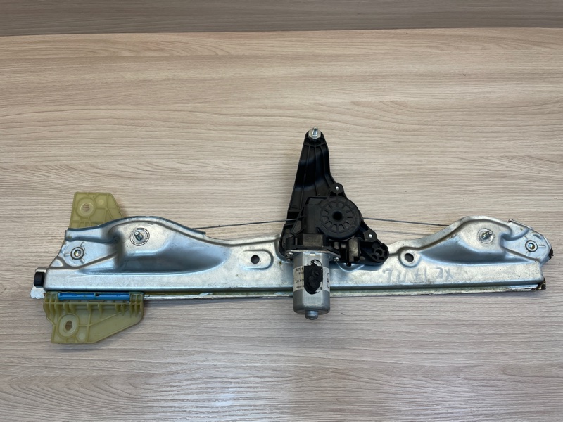 Стеклоподъемник    двери