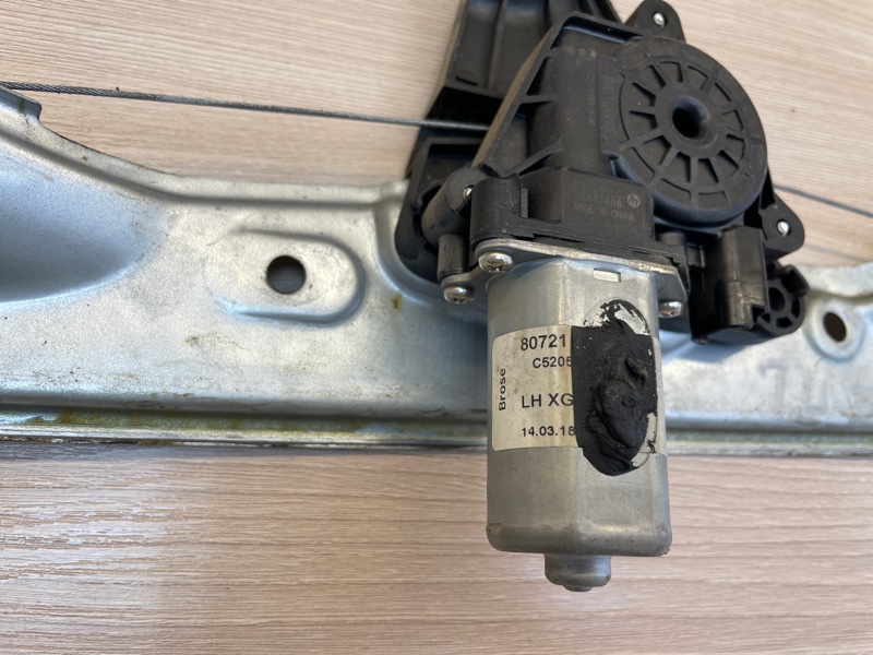 Стеклоподъемник    двери