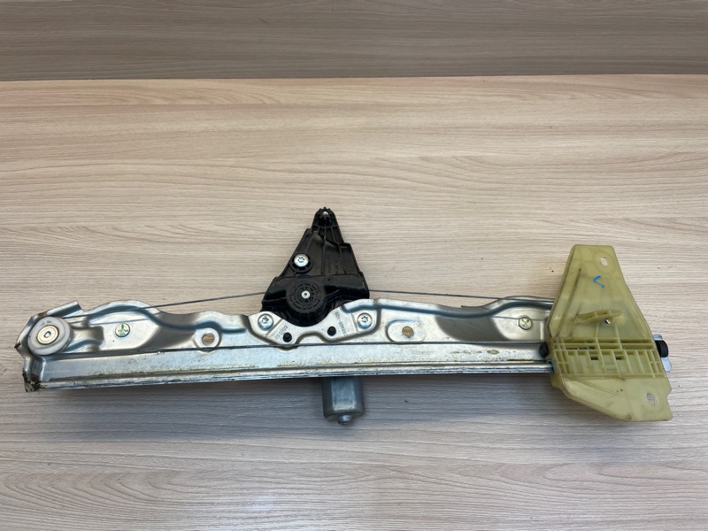 Стеклоподъемник    двери