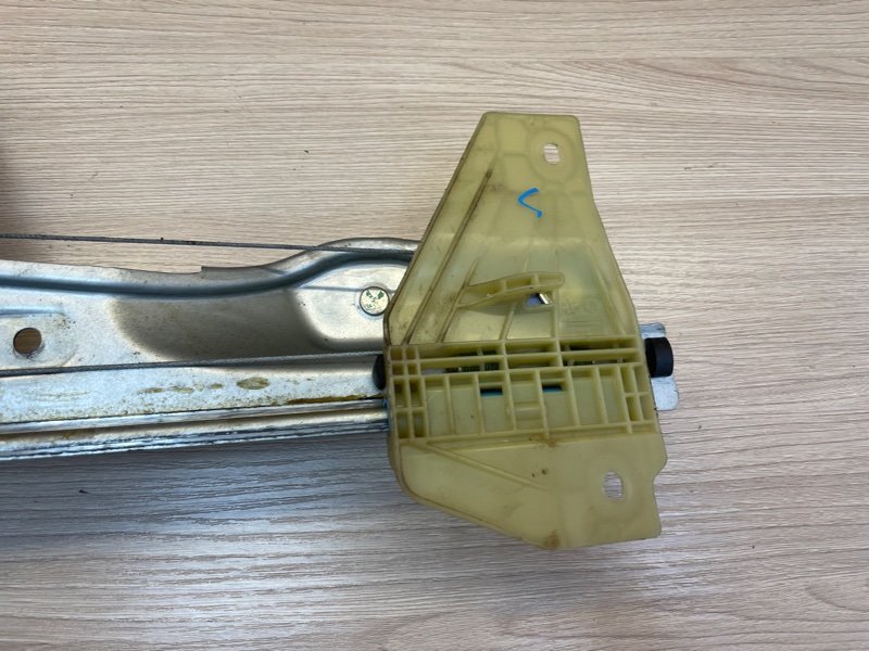 Стеклоподъемник    двери